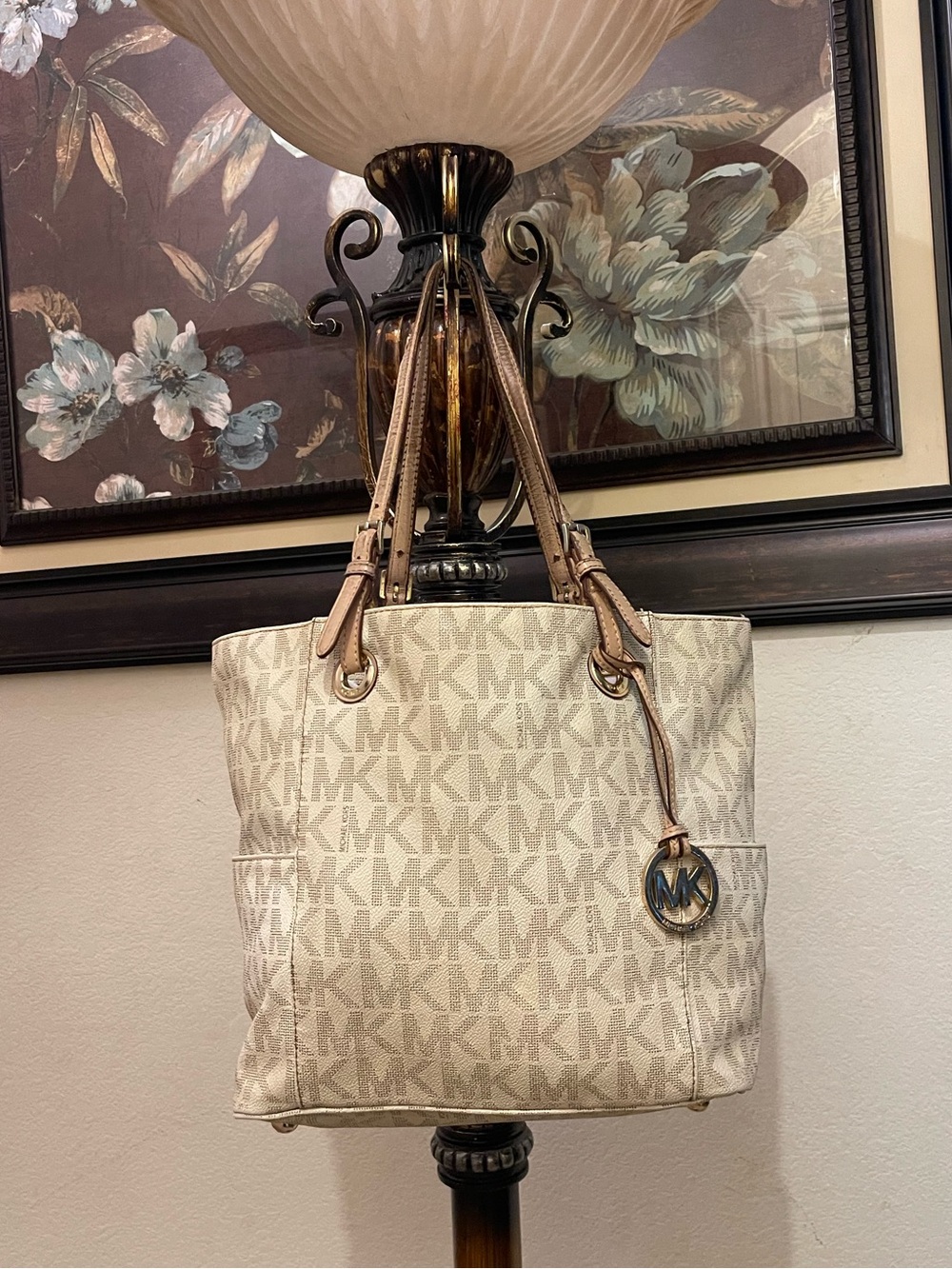 Michael Michael Kors please check all picture of condition